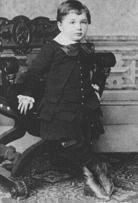 Он имеет право так смотреть на большинство людей