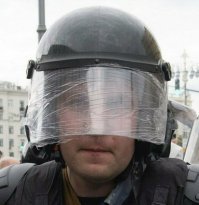 Всё не так как у людей)))
Фемида с развязанными глазами, сотрудники - наоборот