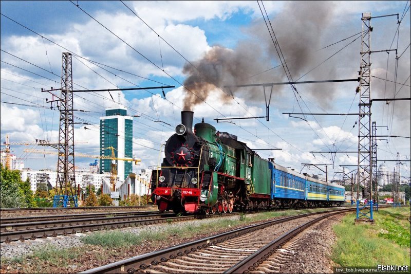 В Киеве туристические поезда вполне таскает... И не он один