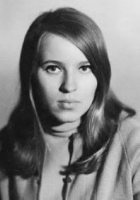 Фото молодой Матвиенко видел и раньше. Очень даже симпатичная была! Я бы попытался подкатить))

Не так сильно кадрированное фото.