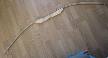 Еще 2 метра рыболовной лески поможет, соорудить девайс на подобии детского лука робина гуда, и поступательными движениями раздербанить присоску