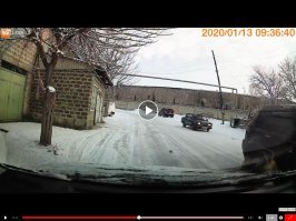 Где хоть ты там занос увидел. Он из поворота спокойно выкатился , и ехал прямо, пока руль не выкрутил в сторону прыгуна. Ты хоть видел как в жизни выглядит занос?