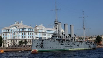 "Аврору" хотят забыть.
"Варяг" можно упомянуть.