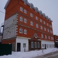 Это у нас в Брянске такое уепище стояло. Причем, практически в центре города. 
Снесли его только тогда, когда за ним обрушилась пристройка в два этажа. По такой-же "технологии" воздвигнутое.
Слава Богу никто не пострадал.
Строили - АрмянСпецАзерКалымТаджикМонтажПромСтройБанда)))