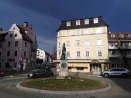 Фюссен - 800 м. над у.м. 17 декабря. Цветы на клумбе. ) 
Нойшванштайн - 1000 м. над у.м. и только гораздо выше в горах чуть чуть снега было видно.