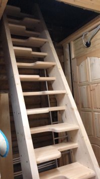 нехватка места и крутизна подъёма заставляют извращаться.