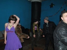 Ну и в чем приходить, в футболке или куртке?