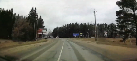 Знак 40 ,камера,справа места для обгона для двоих....Человек-мудак.(