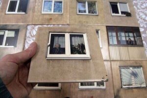 А мне такая плитка в туалете нравится :)