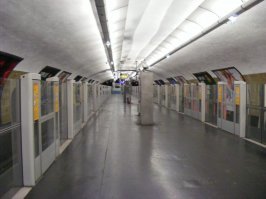 Грязное парижское метро. Вчера днём...
