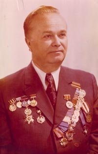 Спас Краков все же Березняк Евгений Степанович (командир группы), который и являлся прообразом майора Вихря.
Ботян принимал участие в тех событиях, но его роль была другая...