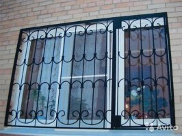 Во всем районе гимнаста.