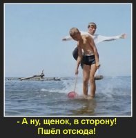 Крокодил встал на пути разгневанного буйвола