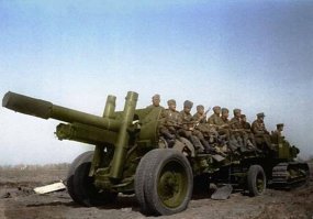 6-ти дюймовое орудие по танкам? а как же они его поворачивали? уже одно это героизм...
тем более что у нее даже нет возможности стрелять настилом, это же гаубица. Да и масса 8 тонн.