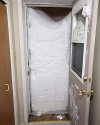 Только в СССР, говорили они, двери открываются во внутрь, что бы кровавая ГеБня могла вышибать двери.