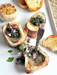 У нас в Якутии продают пиленые чурочки из берцовых костей КРС и оленей, запечённые пеньки являются ресторанным деликатесом. Их тоже нельзя есть ?