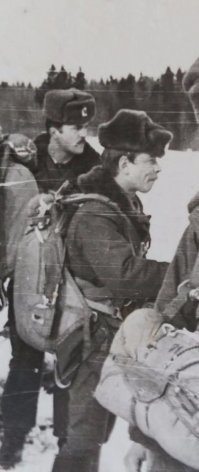 Мой ротный,Евгений Сергеев.Малыш...Звание Героя России получил только посмертно,через много лет..благодаря настоявшим сослуживцам...За захват в Афгане ,,Стингеров".