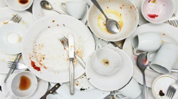 Тоже бесит, поедят и всю грязную посуду на столе оставляют