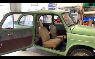 Не было модификации ЗАЗ-965 "Сочи".
Был ЗАЗ-965С/965АС - почтовый фургон для сбора писем с правым расположением руля. Автомобиль имел видоизменённые воздухозаборники системы охлаждения. Задние боковые стёкла были заменены металлическими филёнками.





А в ролике обычный запор.