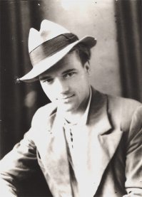 Скромнее надо быть...