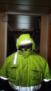 Если с работы приползать "только поспать", то и этого на одного хватит. 
Я, в командировках, и на меньшей площади жил. И не один. 
Например, два месяца в Якутии, в вагончике. 
Там ВОСЕМЬ человек живёт. 
Представьте себе жизнь в купе поезда. 
И не на пару-тройку дней, на на пару-тройку месяцев. 
И да, санузла там нет. 
Туалет на улице, дощатый, с дыркой в полу.