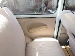 Очевидные отличия ЗАЗ-965Э/АЭ "Ялта" - молдинги (есть), зеркало на левом крыле (нет), хромированное кольцо на руле (нет), шильдик "Ялта" на заднем капоте (нет), скошенные подлокотники сзади (???). Напрашивается вопрос по поводу аутентичности.