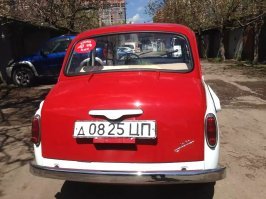 Очевидные отличия ЗАЗ-965Э/АЭ "Ялта" - молдинги (есть), зеркало на левом крыле (нет), хромированное кольцо на руле (нет), шильдик "Ялта" на заднем капоте (нет), скошенные подлокотники сзади (???). Напрашивается вопрос по поводу аутентичности.