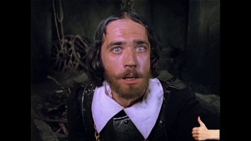 Фамилию, брат, фамилию! Запиши ему мою фамилию, брат!