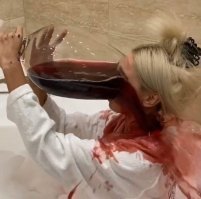 Прямая иллюстрация выражения "залить зенки"