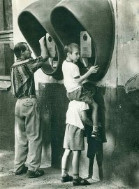 Время узнают наверняка! Зачем звонить, когда можно со двора покричать!?