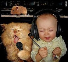 Только рюмка водки на столе.
Ветер плачет за окном...