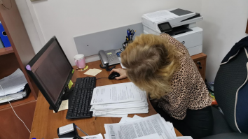 Ну а чо? есть иконка повернуть но +/- 90 градусов.. раз 200 показывал.. рассказывал...
Юристам похер, сидят, башкой крутят..