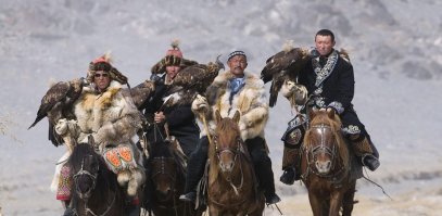 Они звонили , скоро будут и просили без них не начинать.