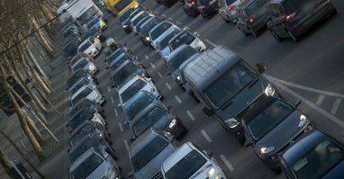 "Во Фрайбурге, одном из городов Германии, существует целый жилой район, где использование автомобилей находится под запретом. Представьте, каким чистым и свежим воздухом дышат жители"
-
Ка же, как же! Очень даже представляем!... 
И это всё Фрайбург. Изумительно особенный воздух!... Что я хочу сказать? А то, что если в городская управа набита под крышу зелёными идиотами, совершенно не значит, что тамошние аборигены дышат девственно-чистым воздухом.