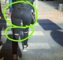 у нас на совещания так менеджер с отдела продаж ходит..Привык уже.