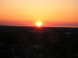 Надо было автору вечера дождаться там. С приходом темноты включают подсветку водопада. Очень приятно получается.