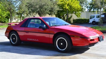 Долго пытался сообразить, что под видом Порше на картинке... похоже это когда-то был Понтиак Фиеро 80-х ))))