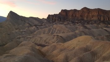 Zabriskie point - легкая возможность посмотреть на Долину Смерти