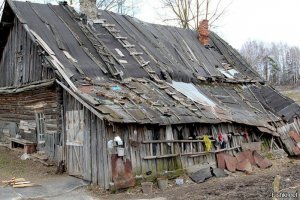 Про самозахват Я(!) написал. Как *возможность* улучшить собственное материальное состояние. Для нас это не является чем-то удивительным, в Австралии - невозможно.

Что не сходится? Дайте-ка подумать... 
Откуда же столько россиян живут в бараках, старых избах, комуналках, если могут себе позволить жильё за 55к баксов?.. 

И, кстати, вам сколько лет-то, что вы меня по-отечески Алёшей называете?..