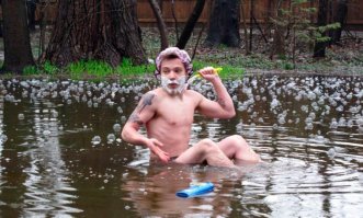 Этих придурков целая армия.