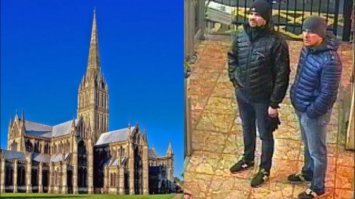 Вот тоже живописный собор. Обратите внимание - туристы не могут оторвать взгляд от восхищения...