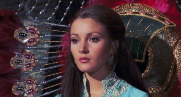 Солитер права - худоба старит.
Как она была обворожительна в 20 лет.
Вспомните песню. Не лучшая, далеко не лучшая, но Билли Айлиш - иб.анастас в пределе.