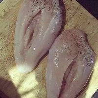 Клин клином вышибают. Вот тебе куриная грудка.