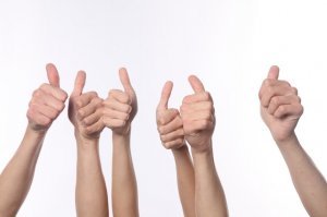 Астраханец залез в ледяную воду, чтобы спасти провалившуюся под лед бездомную собаку