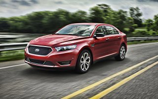 Видел эту новость не раз и всегда недоумеваю: как можно незаметно натолкать в форд таурус 750 кг взрывчатки?! Машина наверное дном об асфальт скребет, а жена не заметила? И как обычный сержант умудрился спереть 750 кг взрывчатки? Огурцов столько незаметно не вынесешь. Чушь какая-то...