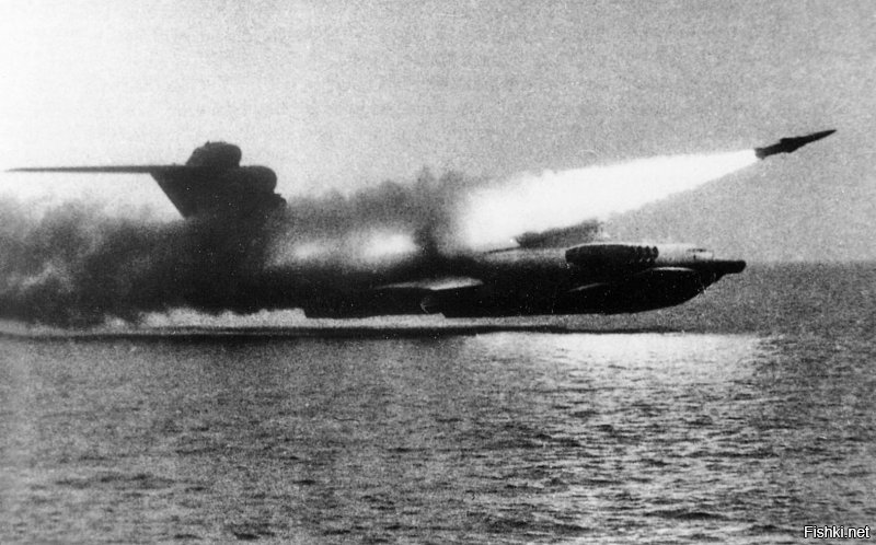 В 1983 году на опытном заводе «Волга» был заложен первый ракетный экраноплан проекта 903 «Лунь». В 1986 году аппарат его спустили на воду, в том же году начались испытания.
«Лунь» был вооружен шестью противокорабельными крылатыми ракетами «Москит», попадания хотя бы одной из них и сегодня является фатальным практически для любого корабля. Скорость экранопланов проекта 903 составляла 500 км/ч.

В 1990 году «Лунь» приняли в опытную эксплуатацию, а уже через год он был снят с нее и законсервирован. Первоначально планировали построить восемь ракетных экранопланов проекта 903 «Лунь», но реализованы они не были.
