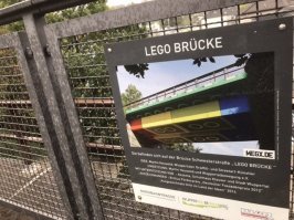 Brücke Lego-Brücke – бетонный мост, находящийся в городе Вупперталь, Германия. Является частью железнодорожной линии, соединяющей Дюссельдорф и Дортмунд. “ ЖД там давно нет. Вместо неё велосипедно-пешеходная трасса.