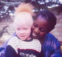 А фотограф не пробовал грамотно светотени использовать.