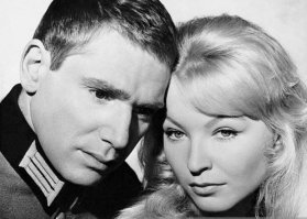 Это наверное кинопроба для продолжения фильма, где штандартенфюрера Фон Штирлица разжаловали в гауптманы?