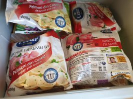 а вот и не везде, у нас есть отличные пельмени "cezar", стоят ~280руб/кг, сейчас по акции примерно 200руб/кг, реально качественные и вкусные, я не любитель пельмешек, да и готовить люблю и могЮ, но сейчас че-то подсел :)